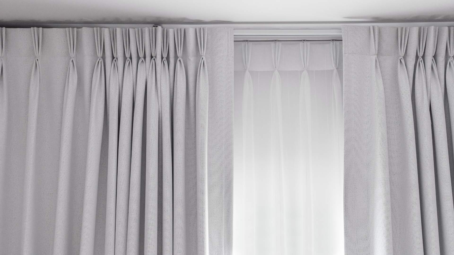 Gardinen für Schiene: So hängst du deine Vorhänge stilvoll und korrekt auf - Lightless